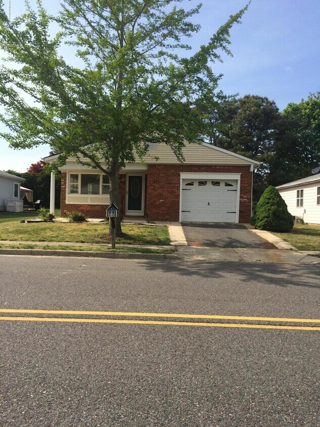 132 Freeport Blvd, Toms River, NJ 08757 House for Rent in Toms River
