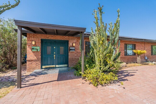 Building Photo - Stunning Remodeled 3 Bed 2 Ba with Pool
