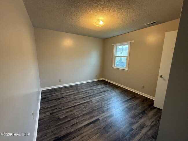 Building Photo - 2310 Indian Dr