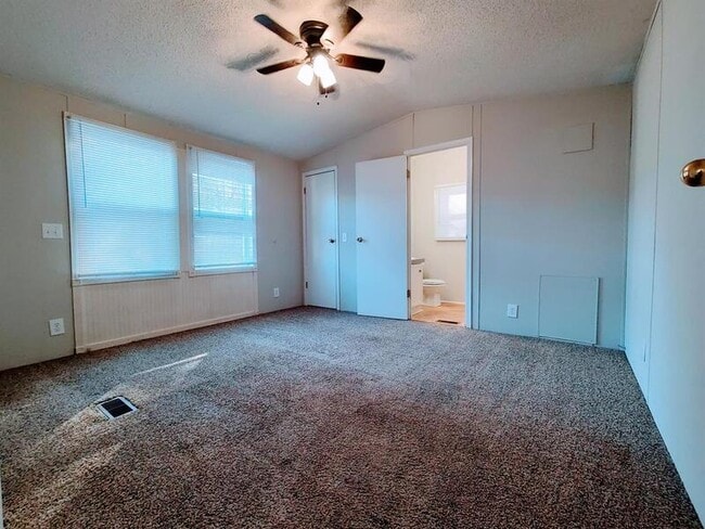 Building Photo - 513 Sunshine Dr