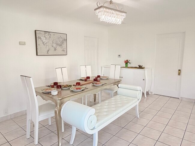 Foto del edificio - 1745 College View Pl