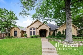 Building Photo - 5003 Willow Park Dr