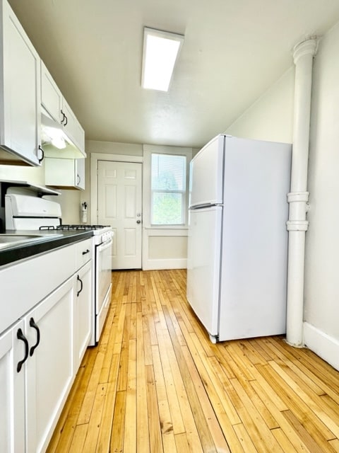 Building Photo - 1281 Elm St