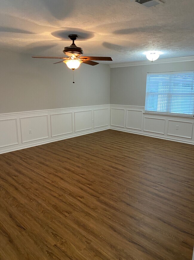Building Photo - 366 Park Way Ct E