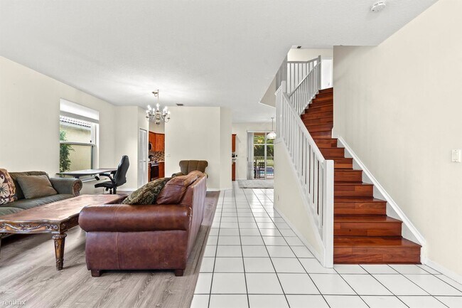 Building Photo - 5 br, 3.5 bath House - 12918 Clifton Dr