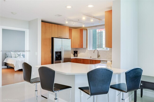 Building Photo - 1945 S Ocean Dr