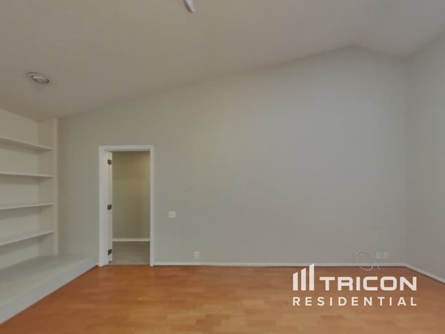 Building Photo - 16147 Vanderbilt Dr