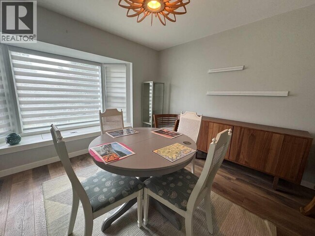 Photo du bâtiment - 21545 Campbell Ave