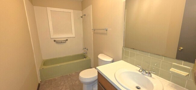 Foto del edificio - 2 BR 1 BA brick duplex, close to Missouri ...