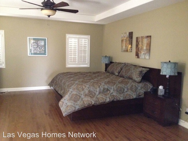 Building Photo - 869 Las Palomas Dr