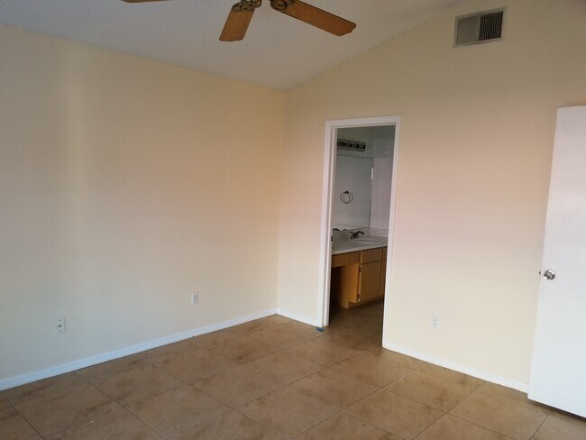 Foto del edificio - 7338 Marseille Cir