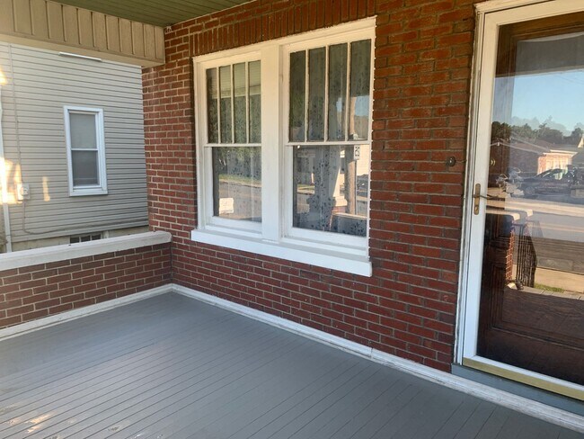 Foto del edificio - 3 Bedroom House with Shared Yard-Dallastow...