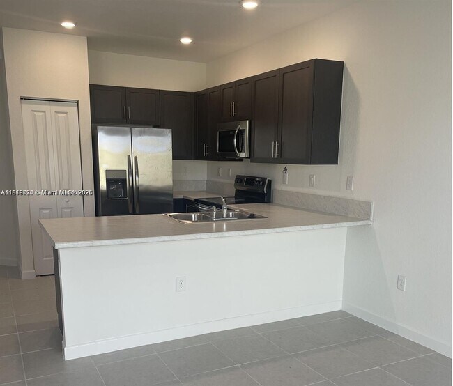 Foto del edificio - 2613 SE 11th Ct