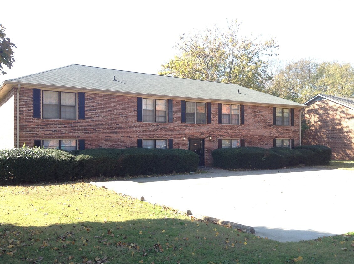 Foto principal - 140 Barrington Pl