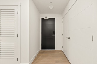 Building Photo - 500 Asher