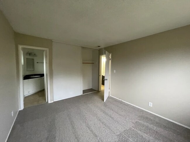 Building Photo - 402 Baylor Dr