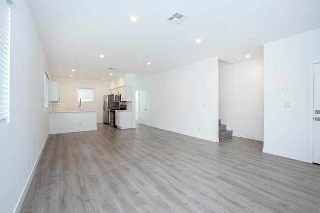 Building Photo - 5024 1/2 Cleon Ave