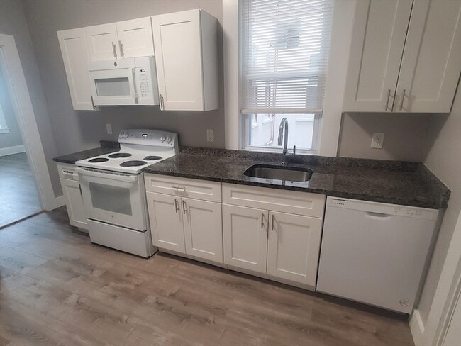 Building Photo - 738 Washington St