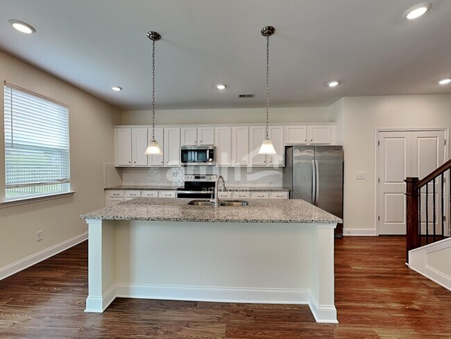 Building Photo - 241 Lake Vista Dr