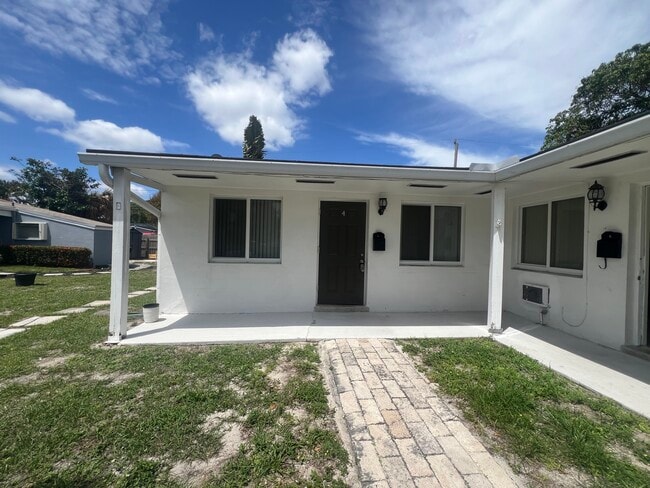 Foto del edificio - 5831 NE 18th Ave