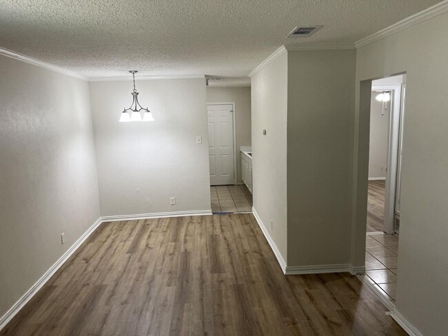 Building Photo - 208 Hosack St