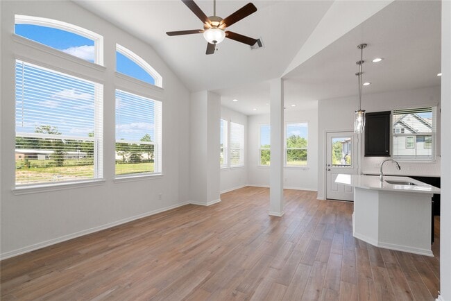 Building Photo - 611 Silver Pear Ct