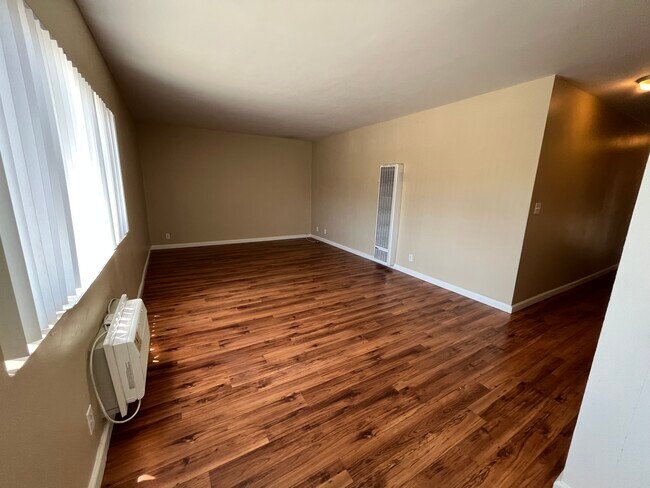 Foto del edificio - 13545 Vanowen St