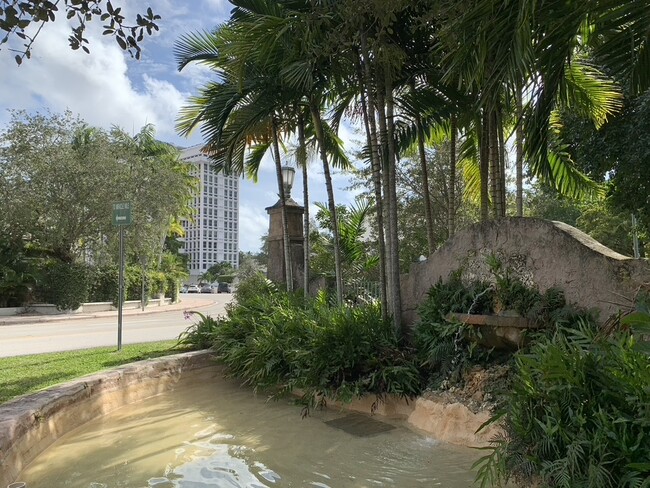 Foto del edificio - 700 Biltmore Way