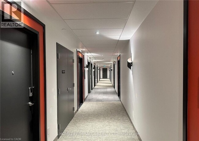 Photo du bâtiment - 210 Erb St. W