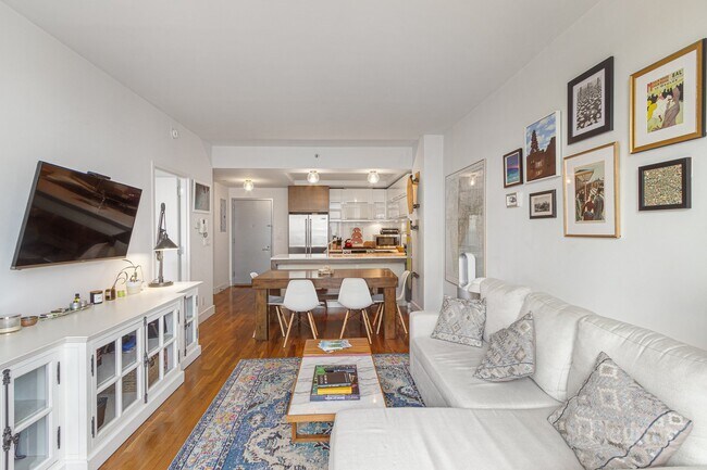 Building Photo - 214 N 11th St
