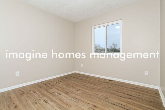 Foto del edificio - 1409 Hilltree Drive