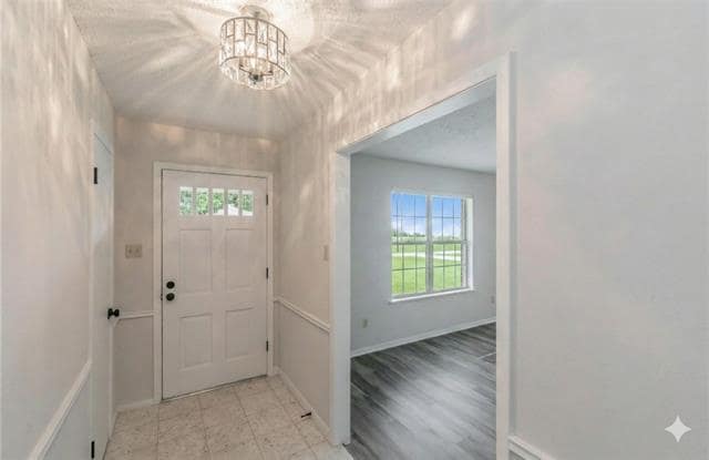 Foto del edificio - 6248 Trail Lake Dr