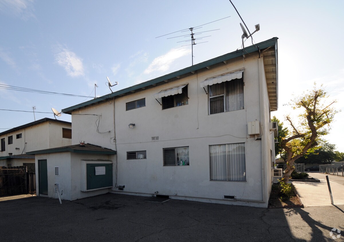 Building Photo - 7649 Greenbush Ave
