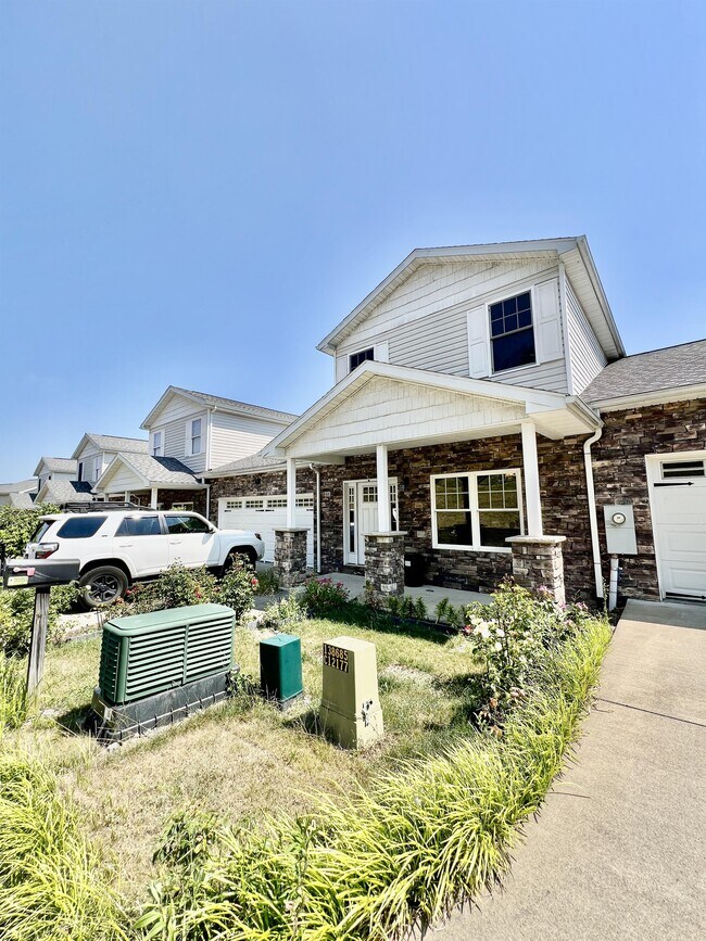 Building Photo - 40 Brownstone Dr