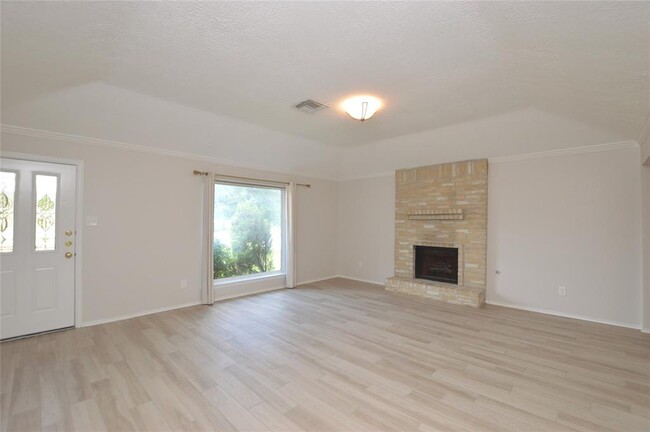 Foto del edificio - 703 Flower Field Ct