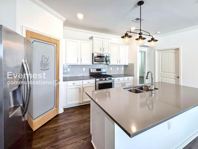 Building Photo - 4008 Park Crossings Dr