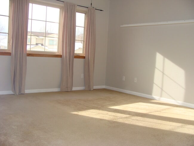 Foto del edificio - 300 Chatfield Ln