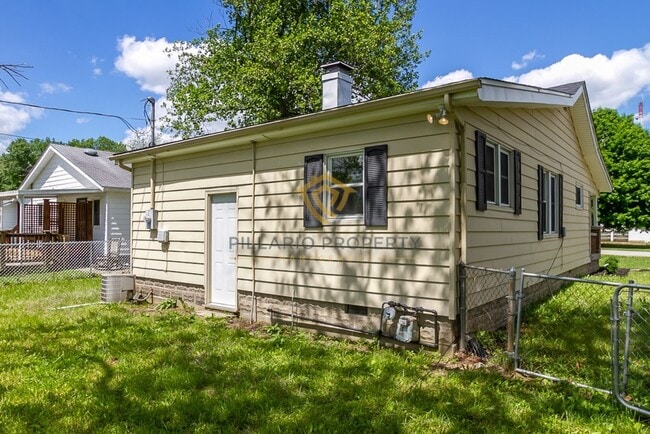 Building Photo - 2-Bedroom Plainfield Home with Fenced Yard & Storage Shed Available NOW!