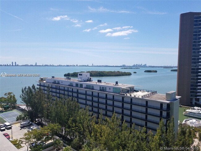 Foto del edificio - 780 NE 69th St