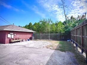 Building Photo - 1825 W Little York Rd