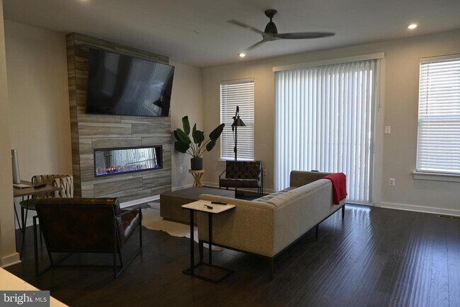 Foto del edificio - 2527 Emerald Branch Dr