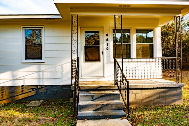 Building Photo - 4210 Irondale Dr NW