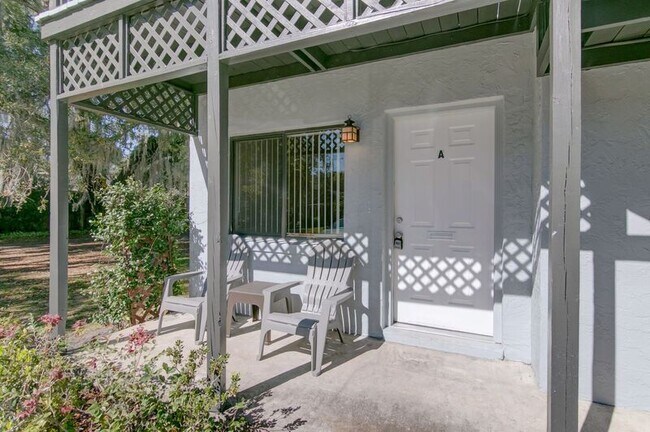 Building Photo - 2125 Henderson Dr