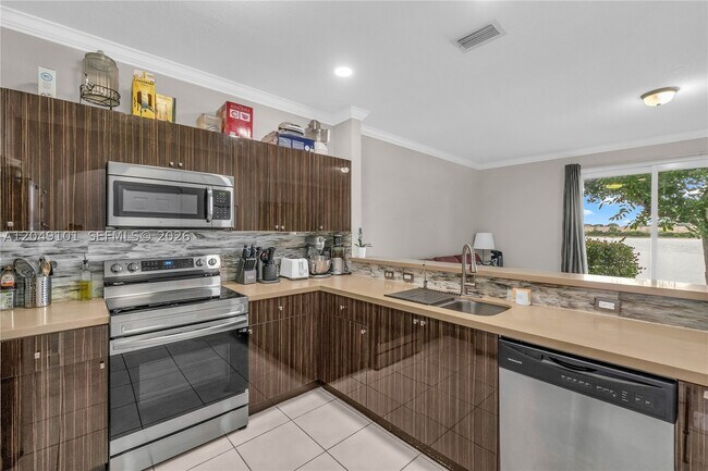 Building Photo - 4015 SW 156th Ave