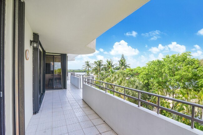 Building Photo - 12000 N Bayshore Dr