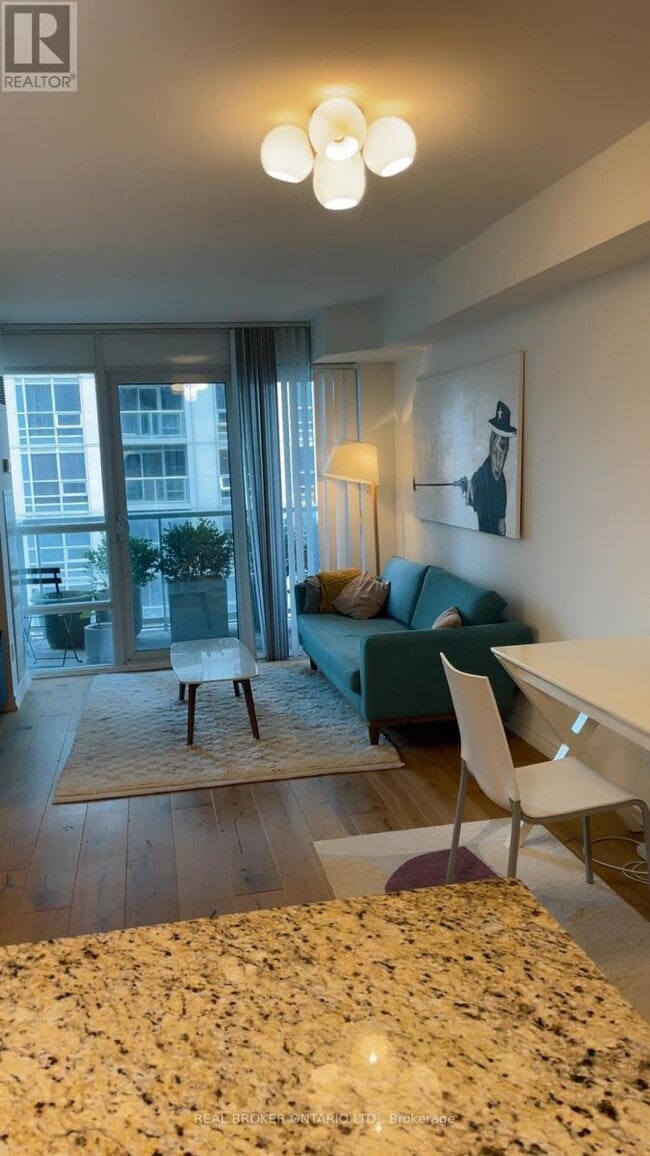 Building Photo - 761 Bay St.