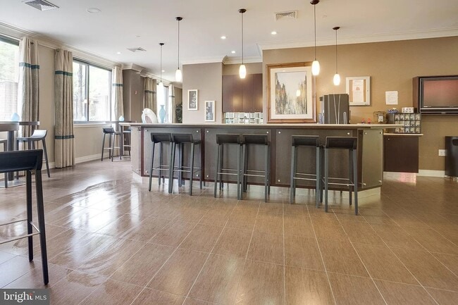 Building Photo - 2451 Midtown Ave