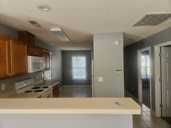 Foto del edificio - 5845 Regent Village Dr