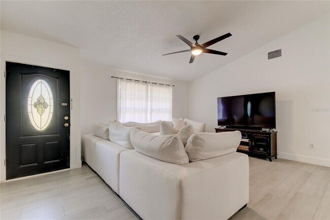 Foto del edificio - 5212 Carey Rd