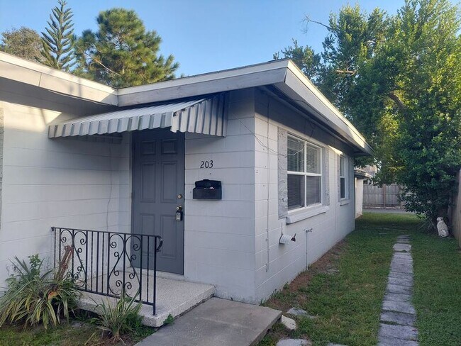 Building Photo - 203 E Beacon Rd